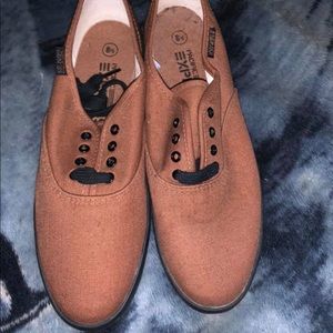 NWOT Pacific Express Sneakers